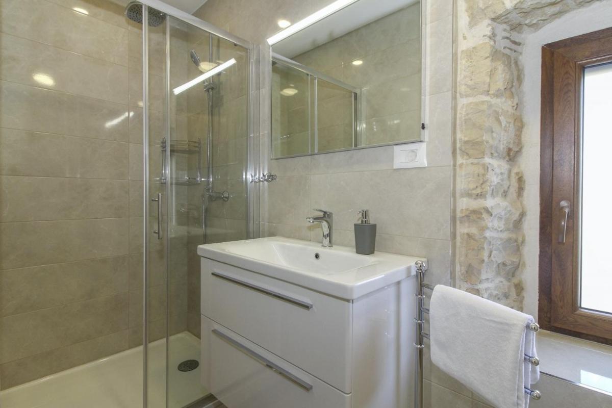 Villa Olea In Barat - Haus Fuer 6-8 Personen Канфанар Екстер'єр фото